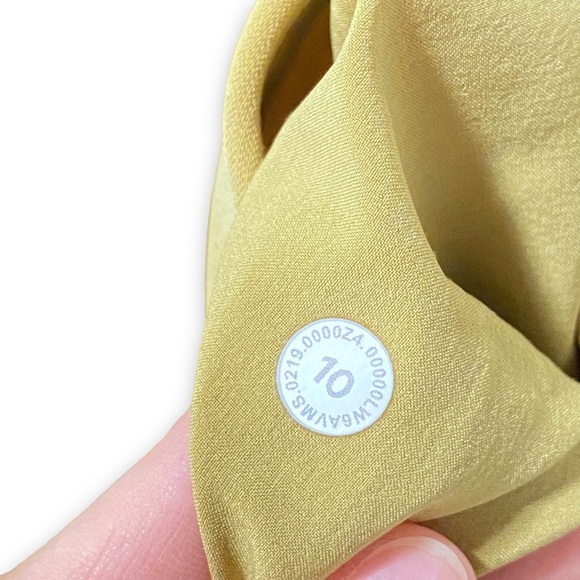 Lululemon On the Fly Crop *Woven 23" in Vintage Gold Yellow Size 10 - Picture 5 of 5